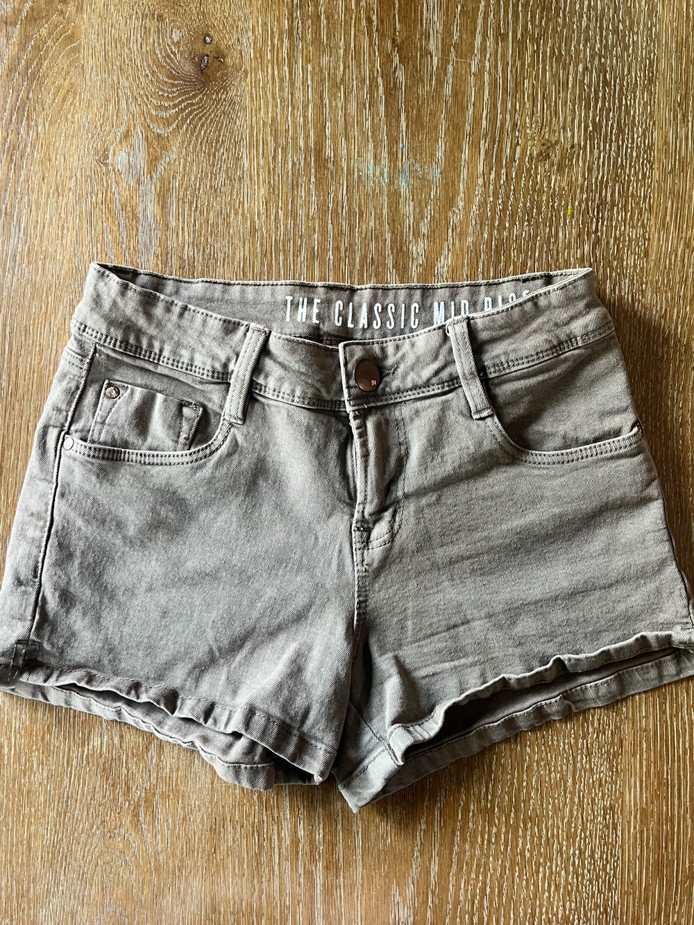 Gap | Classic Mid Rise Women's Shorts